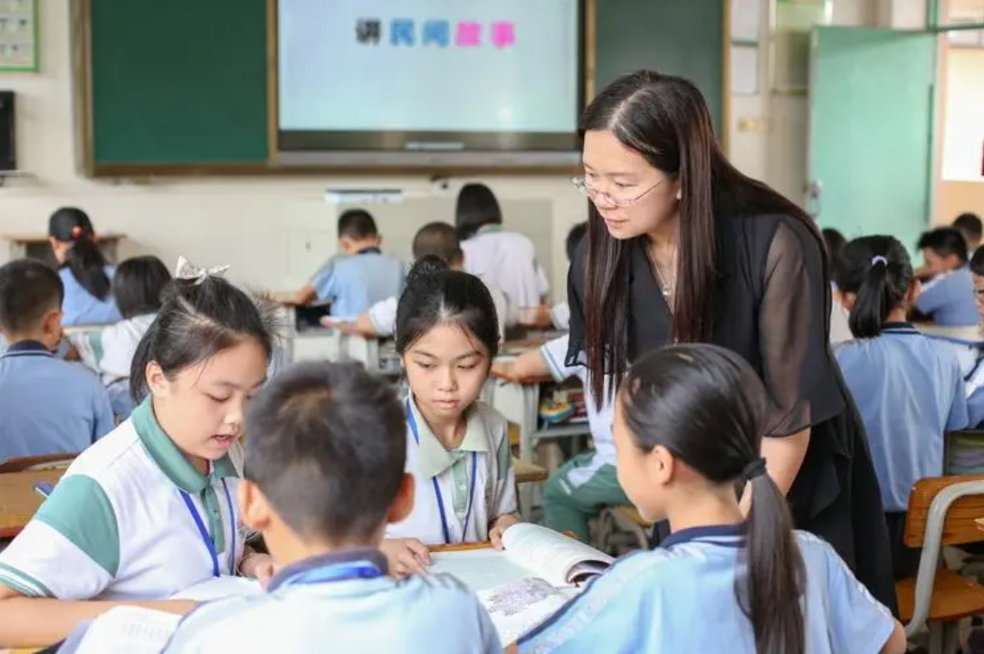 幼兒園小學(xué)師生關(guān)系不同